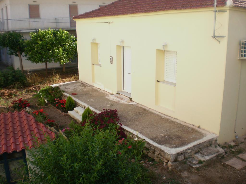 Pension Gina Méthana Extérieur photo