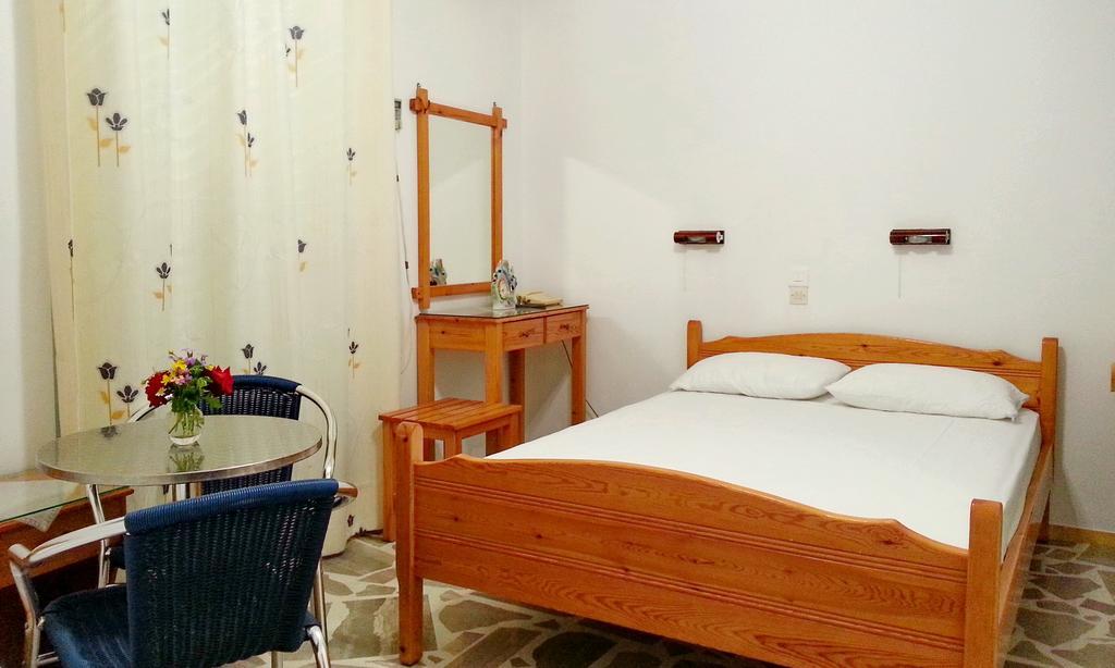 Pension Gina Méthana Chambre photo