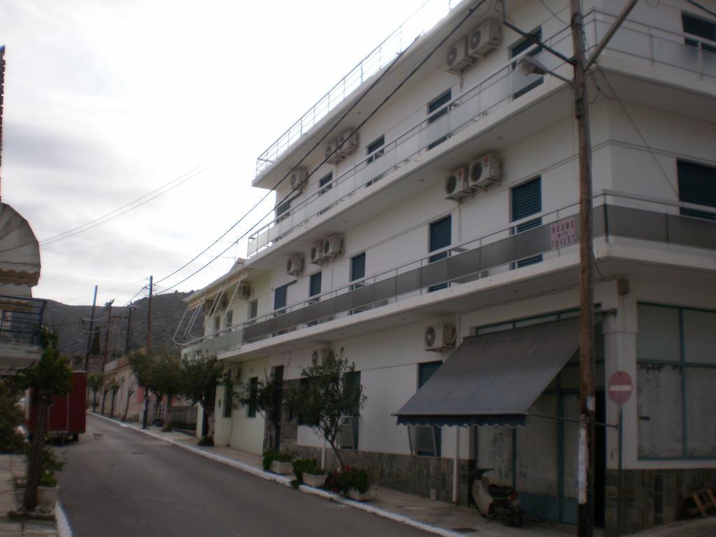 Pension Gina Méthana Extérieur photo